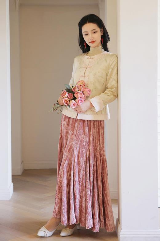 逸红颜明月优选#『钰娇』冬日桃花曲｜织锦缎珍珠夹棉外套 将江南春色穿在身上​ 商品图5