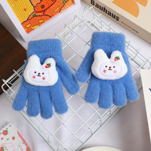 【敲好看又保暖】新款儿童五指卡通草莓兔可爱手套秋冬季保暖防风水晶貂绒针织手套。rc 商品图5