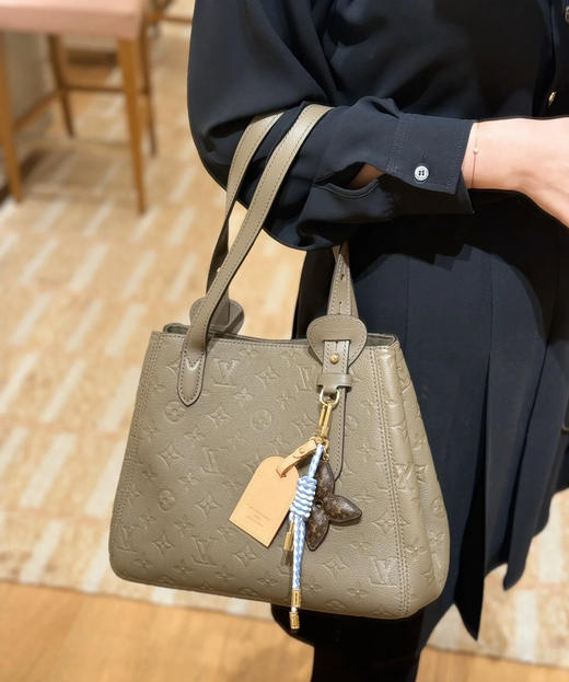 𝐀𝐥𝐥 𝐢𝐧 𝐨𝐧𝐞 
变形托特 🖤 商品图3