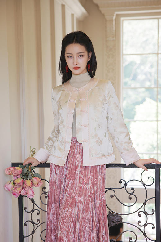 逸红颜明月优选#『钰娇』冬日桃花曲｜织锦缎珍珠夹棉外套 将江南春色穿在身上​ 商品图3