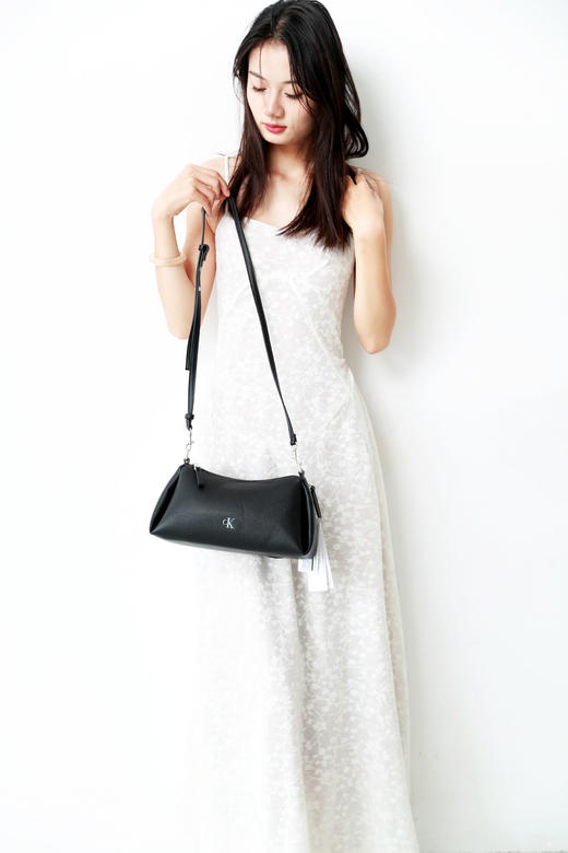 好耀眼啊啊啊啊，字母提花枕头包。慵懒法式氛围感单肩包C100960 商品图0