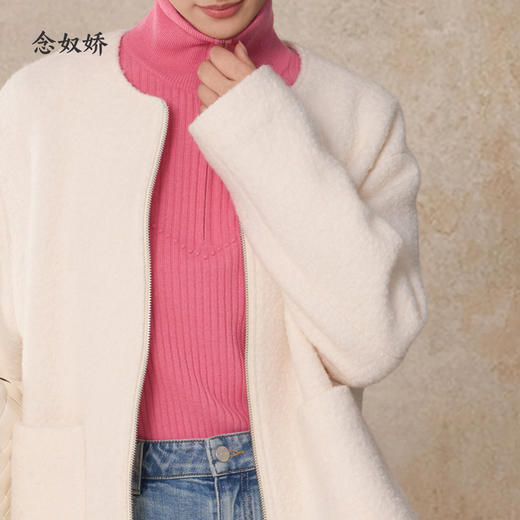 【商场同款】CNC5027  “ 元气短大衣 ” 纯羊毛圈圈呢面料 触感柔软高级 圆领米白短大衣 商品图9