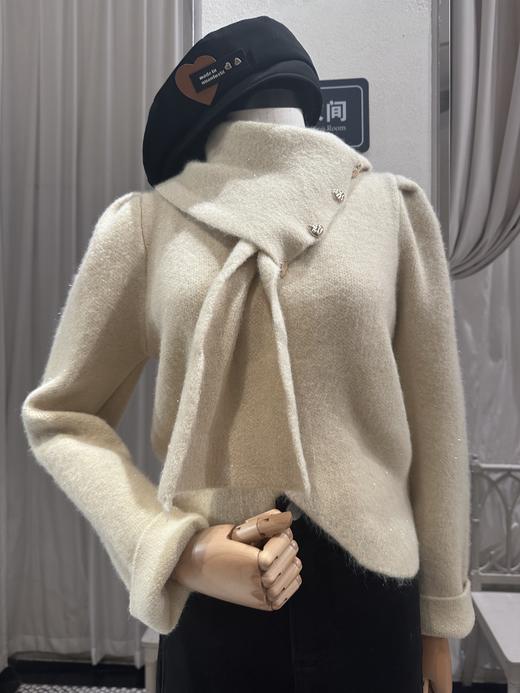 【门店同款】ENJOY春季别致爱心扣配围巾针织衫 155770376 商品图1