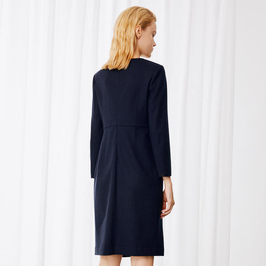 EITIE爱特爱气质通勤百搭显瘦V领收腰毛呢连衣裙冬季新款8007716 商品图4