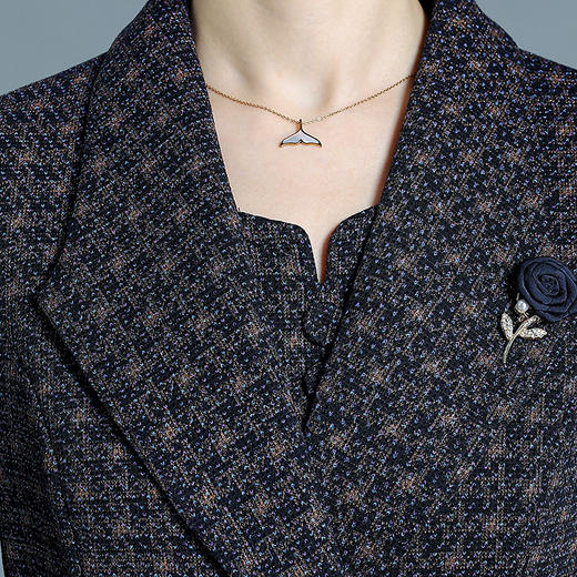 QYM H3395-Y时尚气质两件套裙风衣外套+内搭中长款连衣裙 商品图3