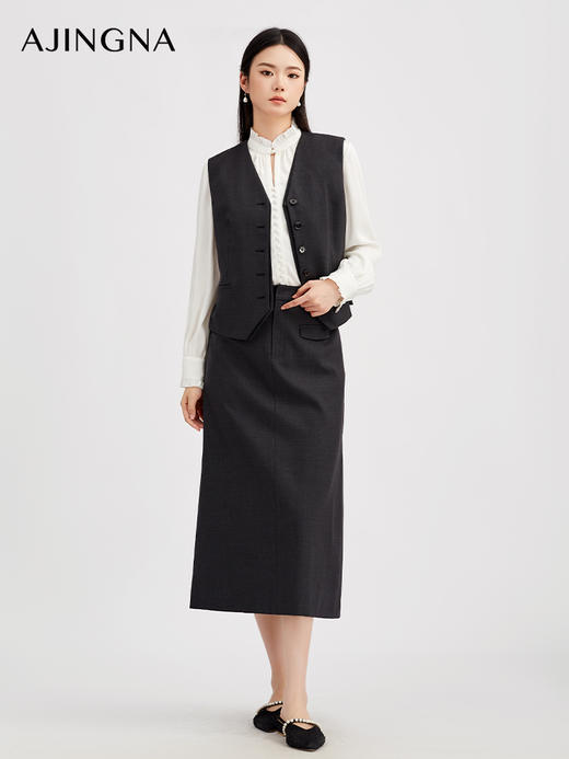 【商场同款】阿菁娜秋季新款澳洲美丽诺羊毛双门襟V领短款马甲后背腰袢设计轻盈保暖A30Q103003 商品图4