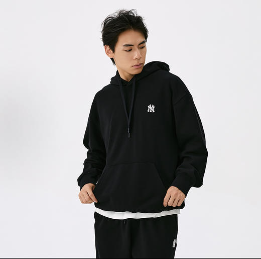 【MLB经典小标连帽卫衣HDB01 】 今年时髦人衣柜里必收的！上身就是焦点！版型贼正！  自带显瘦的效果！基础版型基础色系！非常好搭配！ 商品图2