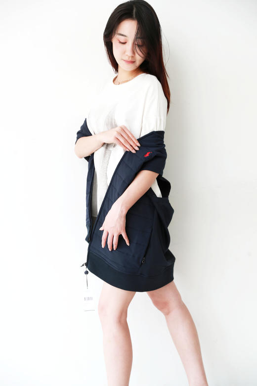 叠穿绝绝子，上身是真的好看。胸口小标衍缝拉链棉服马甲C100988 商品图9