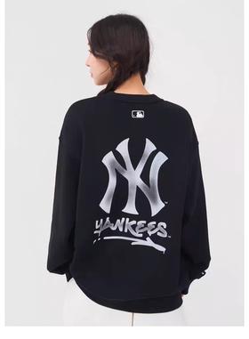 【MLB大logo印花圆领卫衣MTB05】  男女同款的宽松圆领版型，不挑身材更显随性