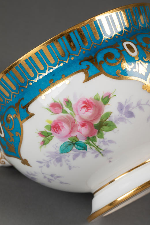 独角鹿西洋古董1850-1869年代法国御窑塞弗尔出品古典花卉主题手绘描金装饰蓝白釉双耳带盖瓷餐盅 商品图4