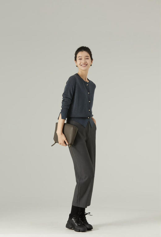 【通勤必备】噢蜜ooomeooo磨毛九分半松紧腰奶奶裤 商品图3