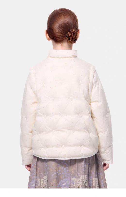 【春上新】8楼LYNN&MILO琳麦罗 亲子女童米白色绣花可拆卸短款羽绒服 商品图5