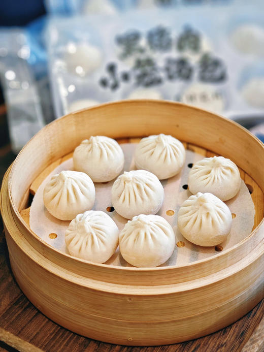 【风味人间】定制款黑猪肉小笼灌汤包 无抗新鲜黑猪腿肉 面皮筋道、肉馅丰富、汤汁饱满 一咬一包汤，满口生津，滋味绝美 商品图6