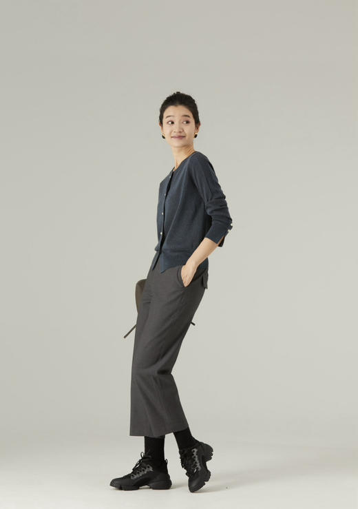 【通勤必备】噢蜜ooomeooo磨毛九分半松紧腰奶奶裤 商品图4