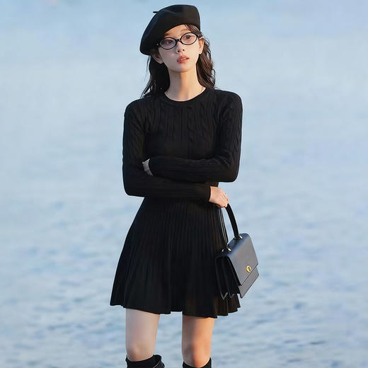 西遇长袖针织连衣裙女秋季新款复古圆领麻花收腰显瘦长裙SS051576 商品图2