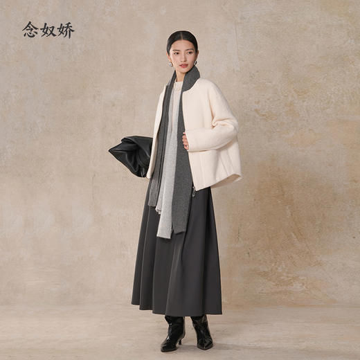 【商场同款】CNC5027  “ 元气短大衣 ” 纯羊毛圈圈呢面料 触感柔软高级 圆领米白短大衣 商品图11