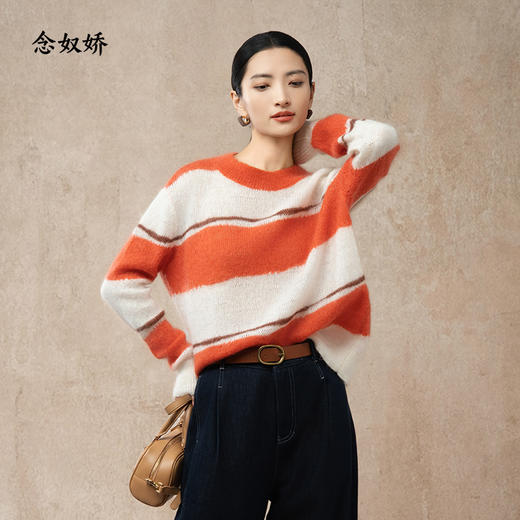 【商场同款】CNK5021 “ 蜜桔宽条纹毛衫 ” 活力蜜桔条纹 马海毛蓬松治愈毛衫 商品图0