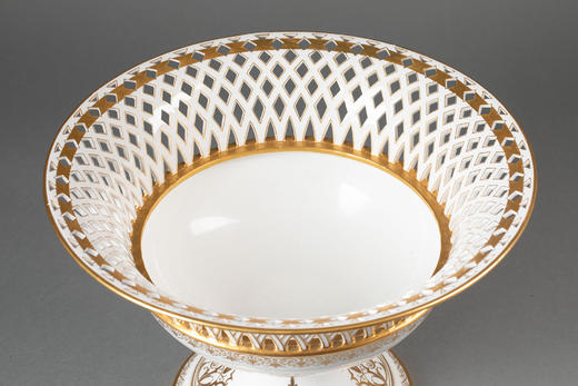 独角鹿西洋古董1856-1868年代法国御窑塞弗尔出品卷叶藤蔓纹手绘描金装饰镂雕白釉瓷质花果樽 商品图5