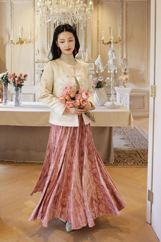 逸红颜明月优选#『钰娇』冬日桃花曲｜织锦缎珍珠夹棉外套 将江南春色穿在身上​ 商品图6