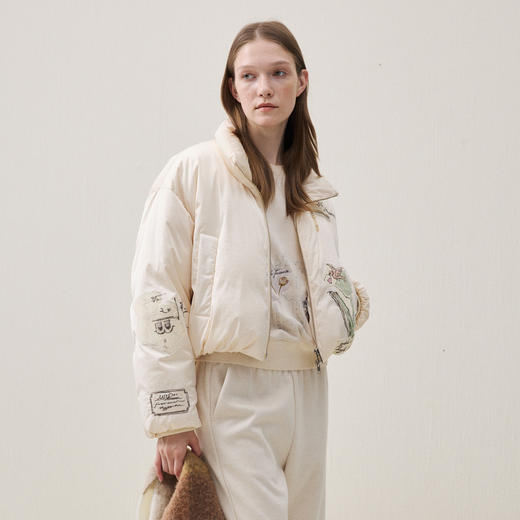 谜底立领短款羽绒服女2025冬款鸭绒抽绳下摆印花贴布绣254MY1476 商品图1