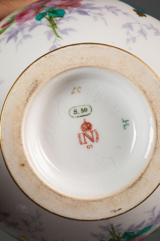 独角鹿西洋古董1850-1869年代法国御窑塞弗尔出品古典花卉主题手绘描金装饰蓝白釉双耳带盖瓷餐盅 商品图7