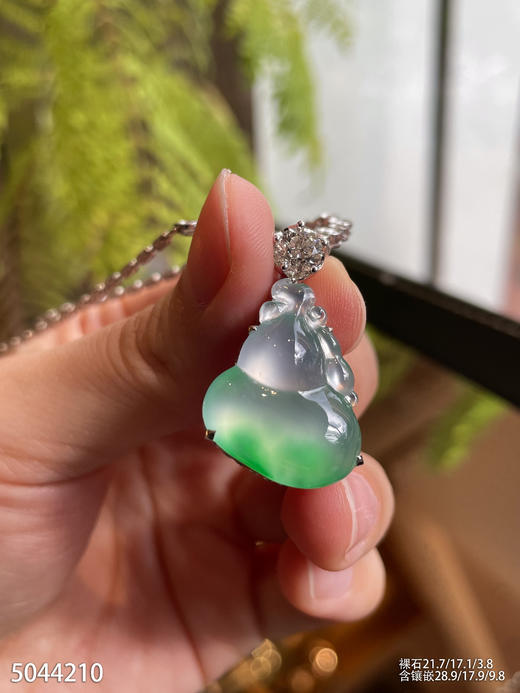 玻璃种飘翠葫芦吊坠【5044210】具体价格微信咨询 商品图5