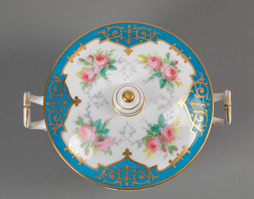 独角鹿西洋古董1850-1869年代法国御窑塞弗尔出品古典花卉主题手绘描金装饰蓝白釉双耳带盖瓷餐盅 商品图3