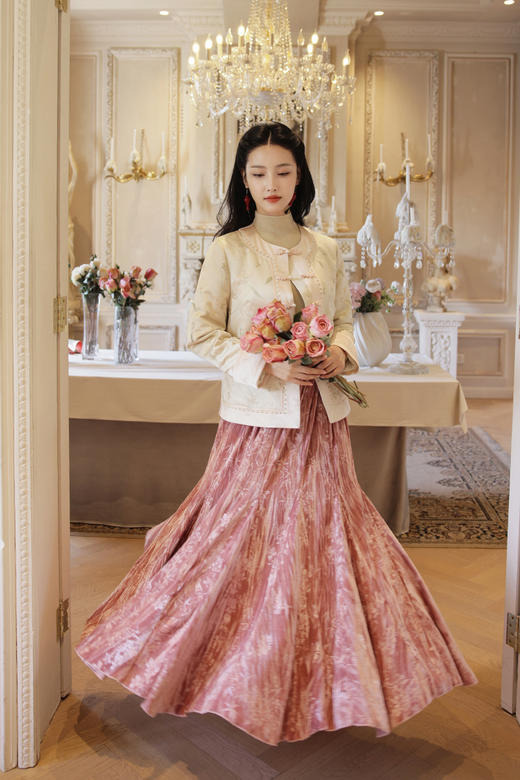 逸红颜明月优选#『钰娇』冬日桃花曲｜织锦缎珍珠夹棉外套 将江南春色穿在身上​ 商品图2