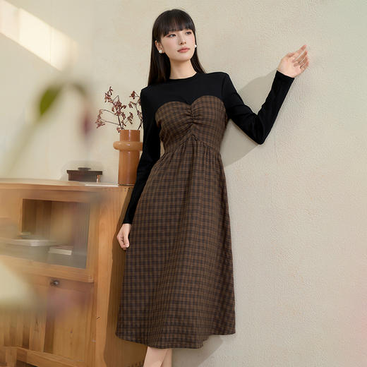 西遇气质撞色格纹拼接长袖连衣裙女秋季抽褶高腰显瘦A字裙V0055252 商品图0