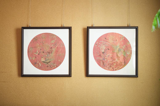 独角鹿西洋古董19世纪末中国清代出品「锦上添花」传统东方花鸟主题粉地粤绣挂屏一对 商品图1