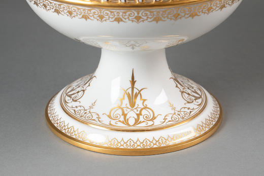 独角鹿西洋古董1856-1868年代法国御窑塞弗尔出品卷叶藤蔓纹手绘描金装饰镂雕白釉瓷质花果樽 商品图6