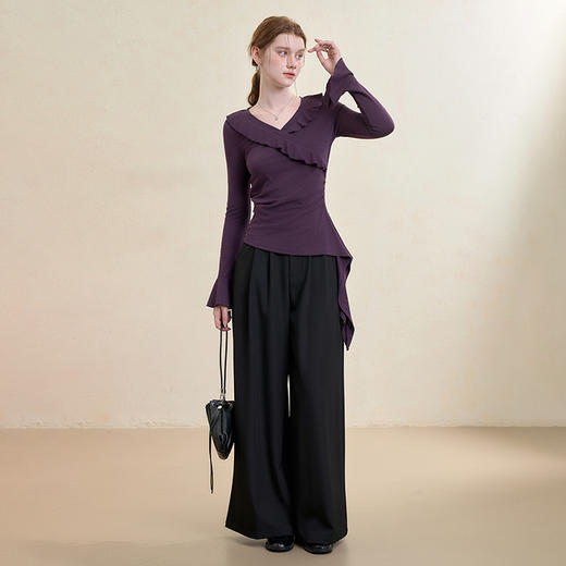 西遇纯欲风荷叶边V领长袖针织T恤女秋季新款修身显瘦打底衫V3355196 商品图1