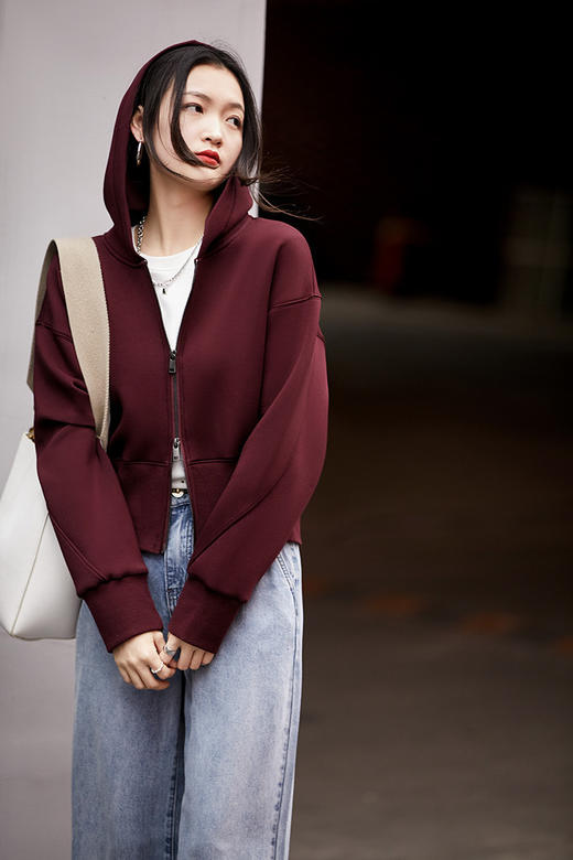 车厘子红连帽卫衣/外套，夹心空气棉面料，饱满有型【预售3-7天发货】 商品图5