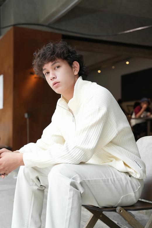 532963254竖纹肌理套头卫衣 商品图1