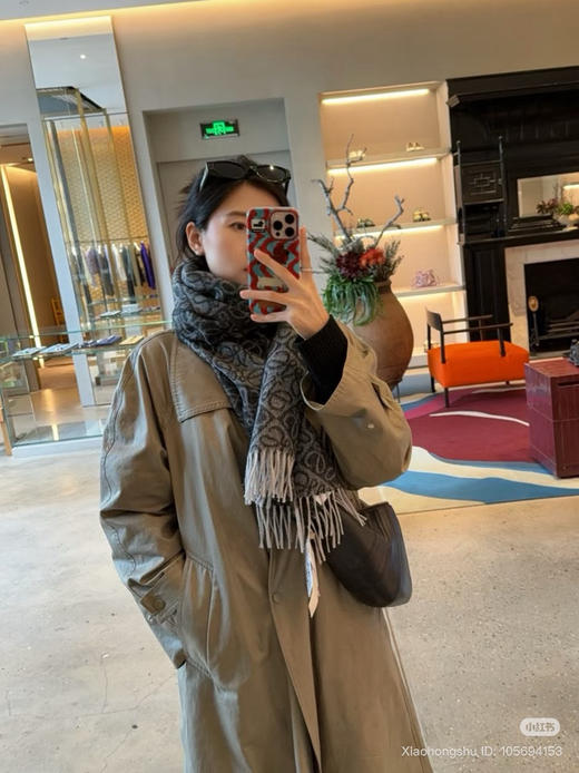 1010-1 渠道货 lew 新款 牙刷绣 徽标字母 羊毛羊绒 对比棋盘格 流苏长款围巾 商品图9