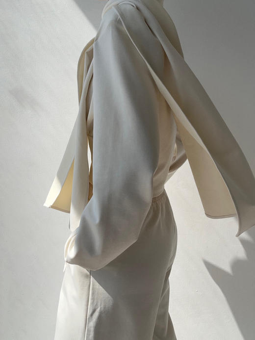 SIJIA｜AW2549 白色围巾收腰卫衣 商品图1