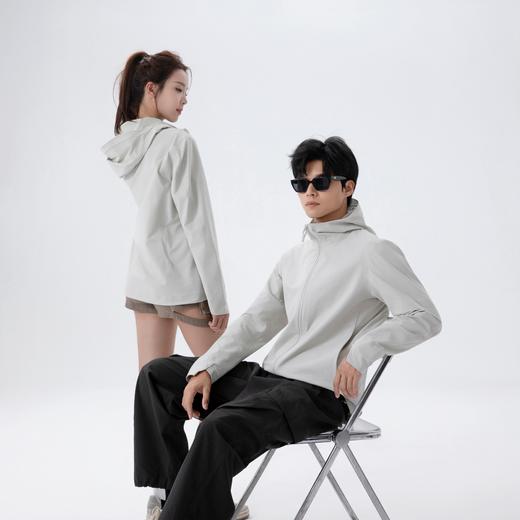 薄款【商务老钱风 顶配工艺剪裁】TNFFCK户外硬核情侣款连帽休闲软壳夹克防风防溅水外套 商品图3