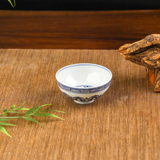 青花宝相鸡心杯 商品图1