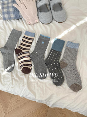 【高级感灰蓝配色的袜子】超级有氛围感，加厚款，秋冬穿太适合啦!!气质百搭~每天都能感受不同的快乐