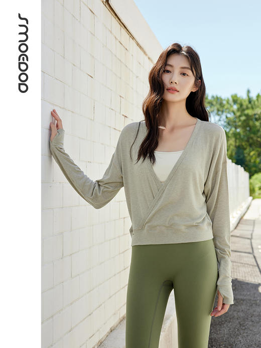 SMOEDOD/水沐伊朵瑜伽罩衫女云感柔糯大V领交叉设计慵懒松弛50109 商品图8