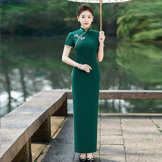 YD-3/16-03新中式复古走秀墨绿旗袍2025新款夏年轻款女收腰显瘦国风扣人心弦 商品图3