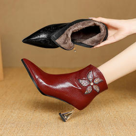 【预售5天】真皮尖头花朵水钻高跟皮靴，短靴粗跟及踝靴子DB&M6615