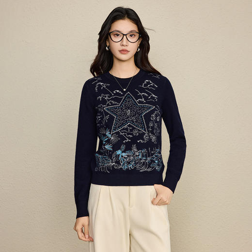 「自」全新升级【铂金会员330/天猫449/差价119】(95938)洛诗琳重工万针刺绣1OO%羊毛衫2025冬季修身气质套头针织衫 商品图2