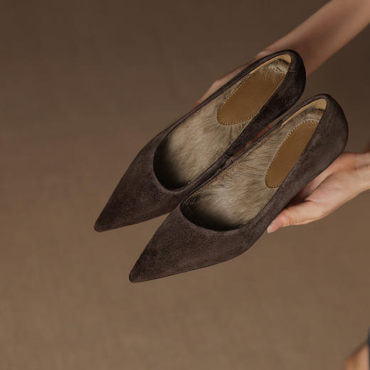 【预售5天】复古尖头气质绒面高跟鞋通勤百搭浅口配裙法式低跟加绒单鞋女HB&Z487 商品图0