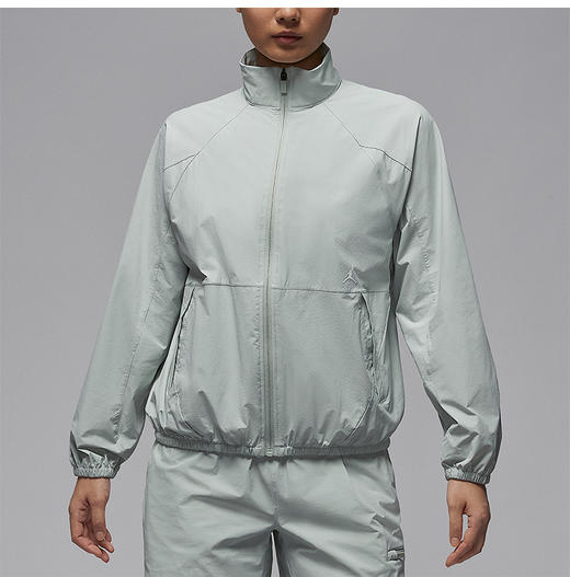 【春上新】【8.8折】7楼NIKE耐克JORDAN女士轻盈立领透气梭织外套HQ8896-034吊牌价799折后价703 商品图0