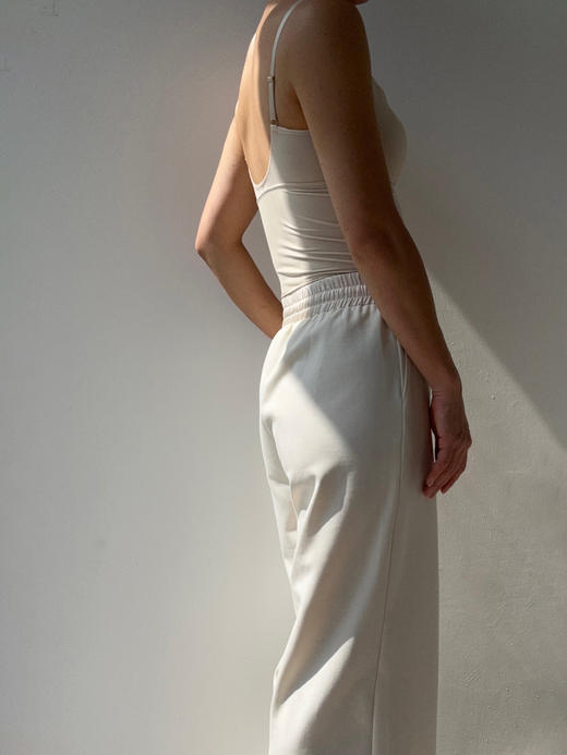 LOAM｜重塑全罩杯 长吊带上衣 [ 烟熏黑 / 暖柔沙 ] 商品图2