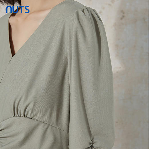 NUTS那时商场同款春秋季中长款简约纯色中袖连衣裙女女231103090B 商品图5