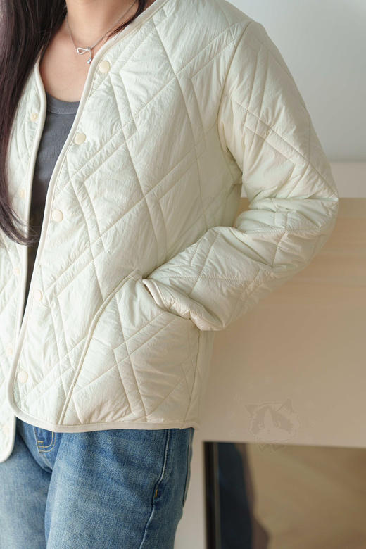 均价6️⃣2️⃣.5抢‼️英王室秋冬标配❗️100%羊毛❗️可拆翻领羊毛外套，外层：进口肌理尼丝纺，层层锁绒，防泼水防刮，A层：100%绵羊夹层，加倍保暖，B层：充气绒➕腈纶发热纤维，恒温续航！！ 商品图6