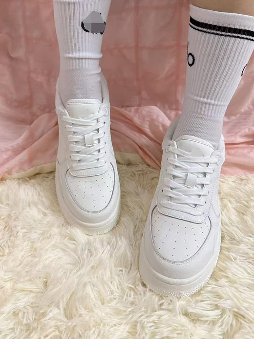 1010-3 渠道货 炒鸡好穿 ALO情侣款 空军厚底板鞋 全皮系带休闲鞋 5cm厚底 跟脚回弹 准码 商品图2