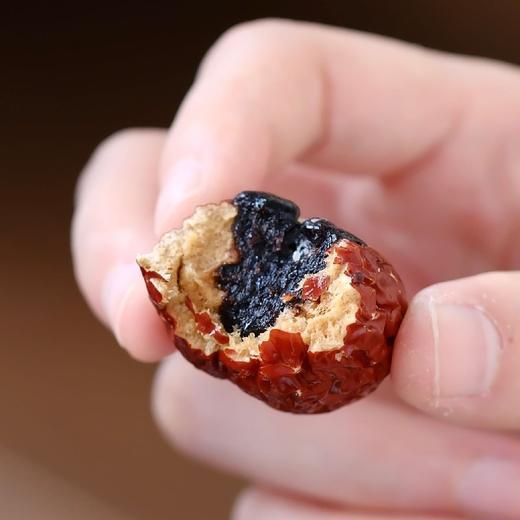 首工坊-幸福抱富枣，新疆特级红枣+血糯米+夏威夷果仁， 一口下去甜滋滋糯叽叽，能吃出三重惊喜！158g/袋（约10-15个） 商品图9